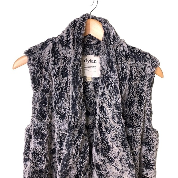 Dylan Draped Open Front Faux Fur Vest Blue Size Small Outerwear Fuzzy - Picture 2 of 9